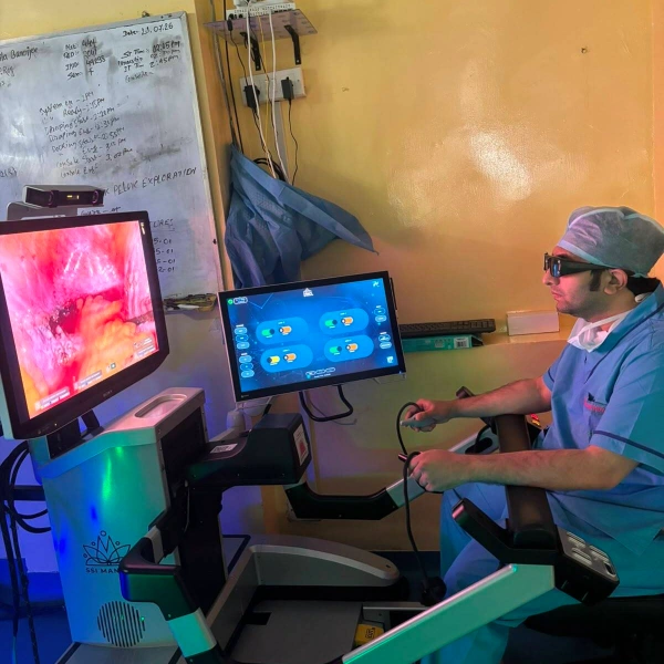 Dr Pallab Roy Performing Robotic Surgery
